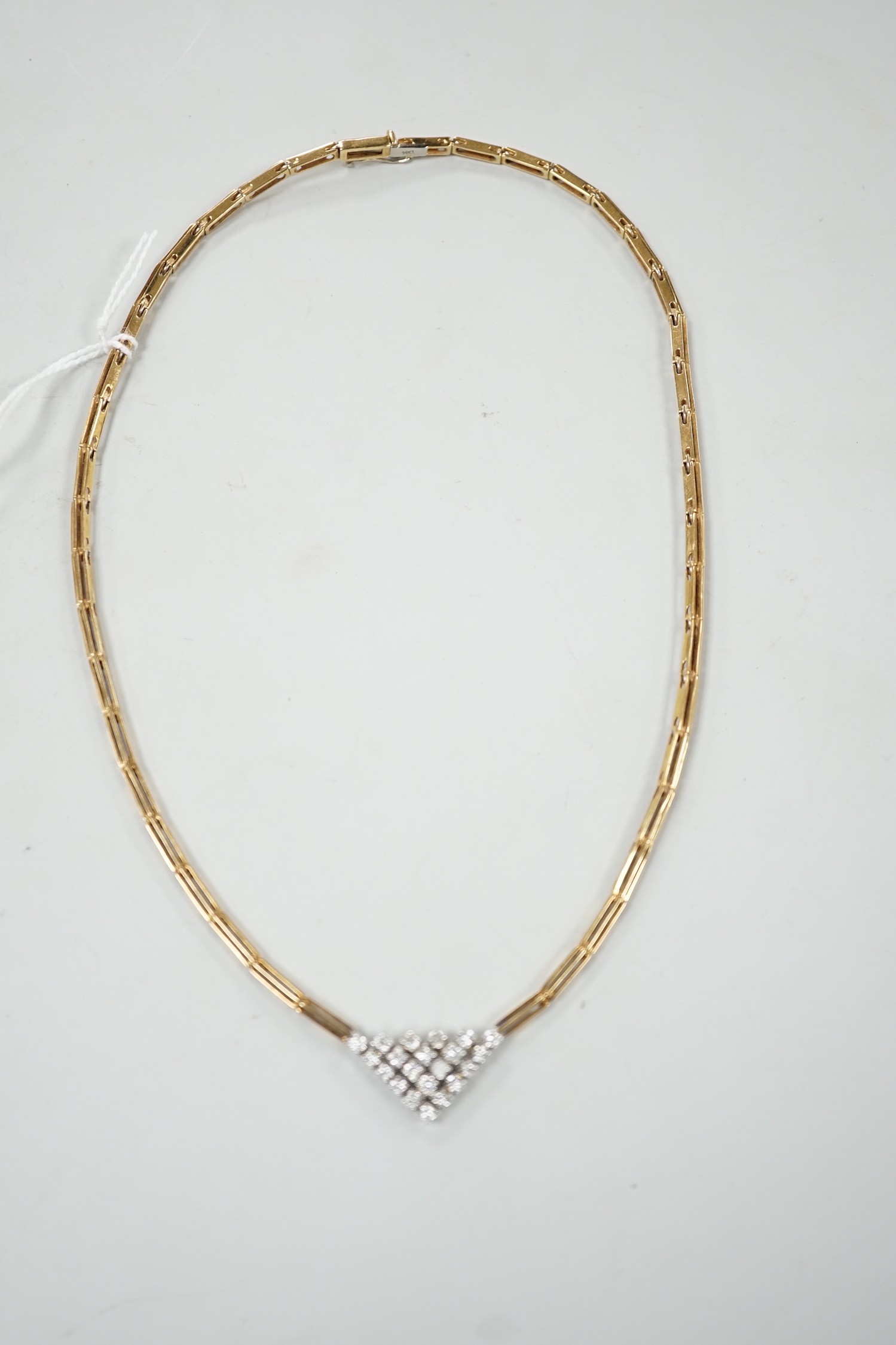 A single strand graduated coral bead necklace, with 9ct clasp, 52cm, together with a pair of coral bead earrings and a small quantity of loose coral beads.